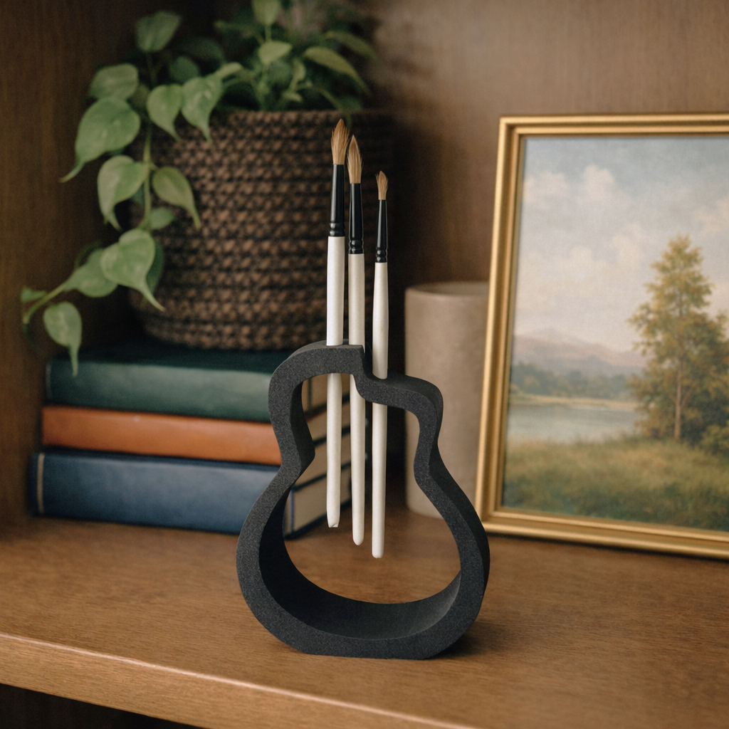 Suport pensule în formă de chitară – print 3D minimalist